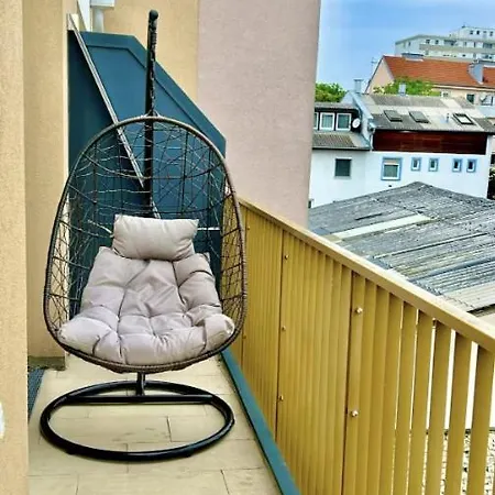 Modern Wn With Balcony דירה וינר ניודורף