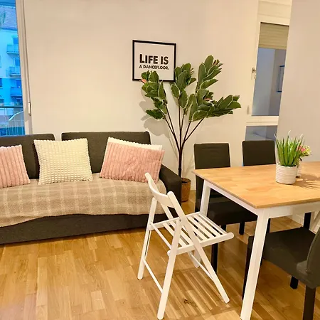 Modern Wn With Balcony דירה *
