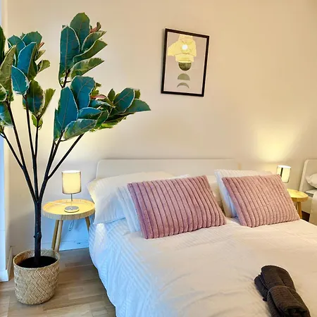 דירה Modern Wn With Balcony *
