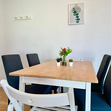 Modern Wn With Balcony דירה וינר ניודורף