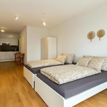 Modern Wn With Balcony וינר ניודורף