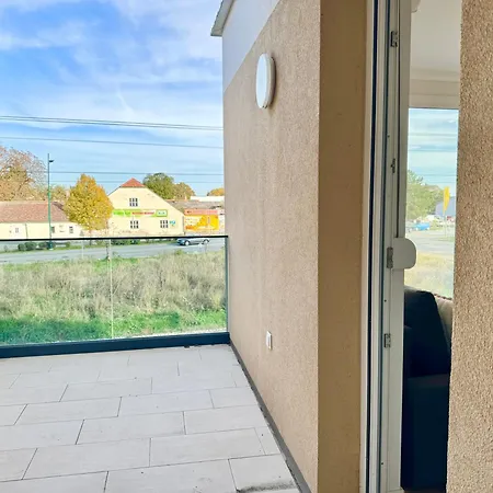 דירה Modern Wn With Balcony וינר ניודורף