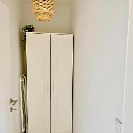 Modern Wn With Balcony וינר ניודורף