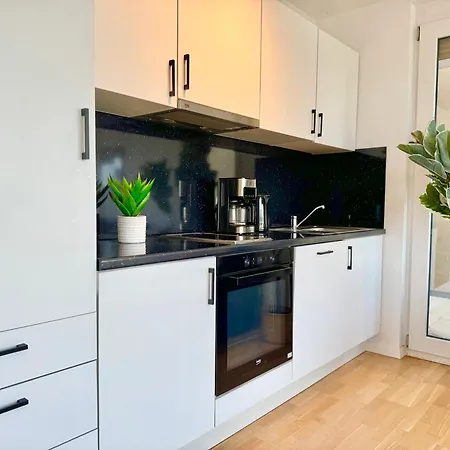 Modern Wn With Balcony דירה