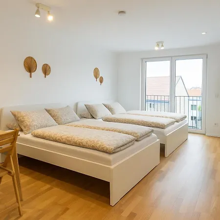 Modern Wn With Balcony דירה וינר ניודורף