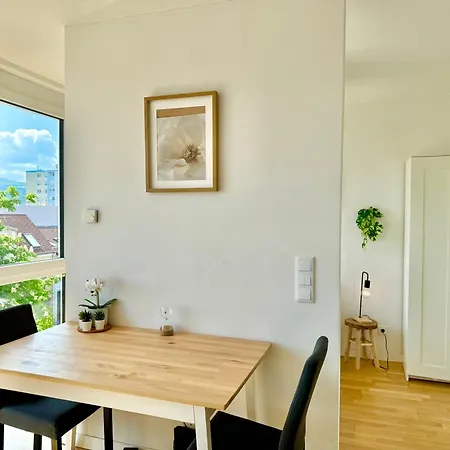 דירה Modern Wn With Balcony וינר ניודורף