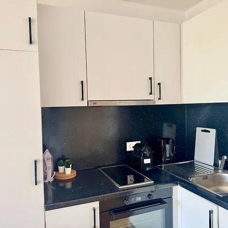 Modern Wn With Balcony דירה