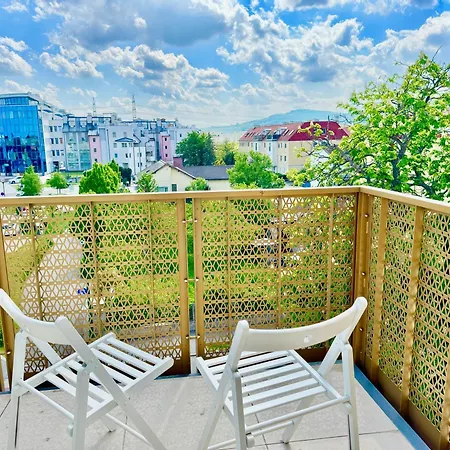 Modern Wn With Balcony דירה *