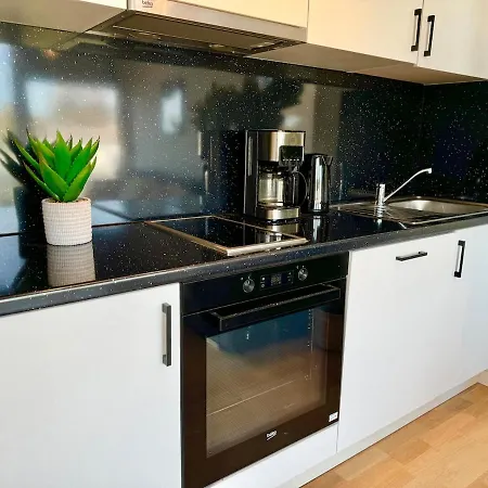 Modern Wn With Balcony דירה וינר ניודורף